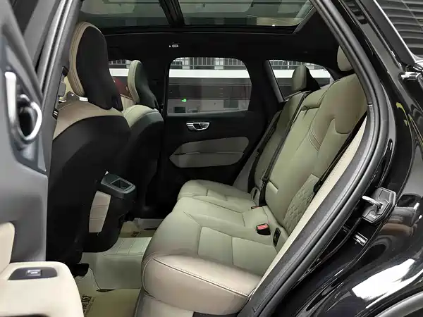 Volvo XC60 2026, фото 12