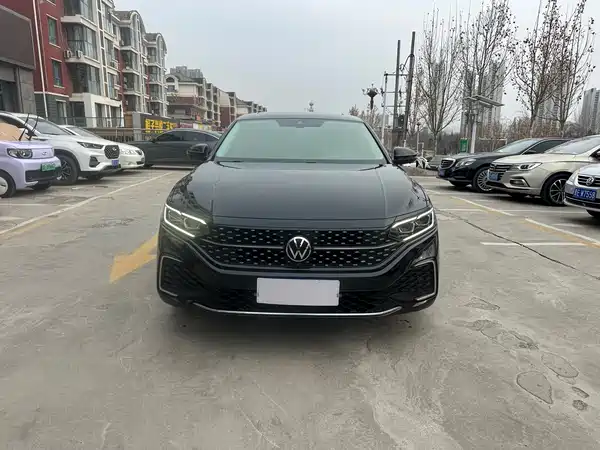 Volkswagen Passat 2023, фото 2