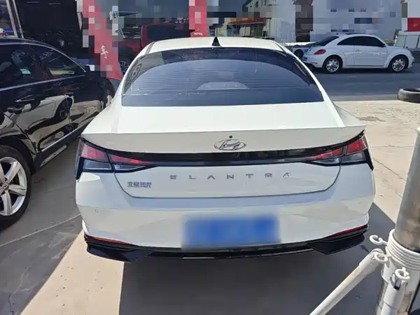 Hyundai Elantra 2022, фото 5
