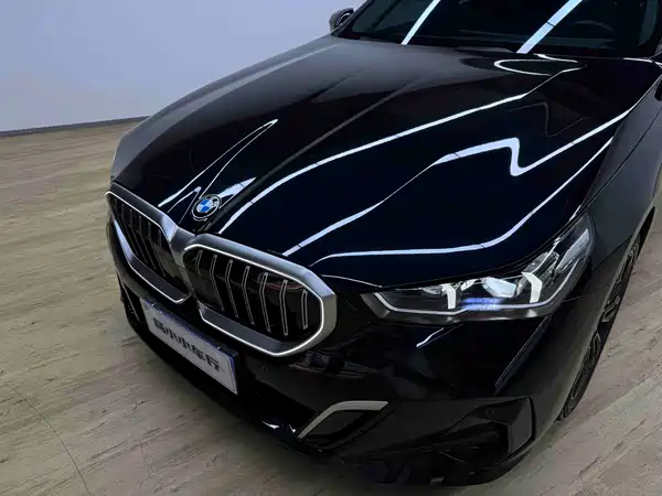 BMW 5 Series 2024, фото 4