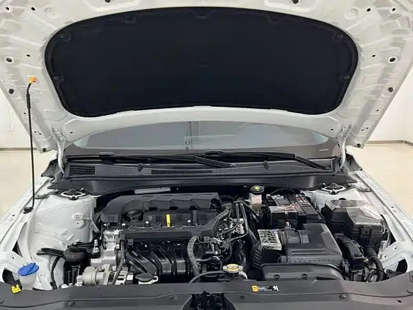 Hyundai Elantra 2023, фото 16