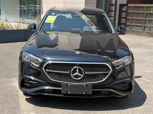 Mercedes-Benz E-Class 2025, фото 2