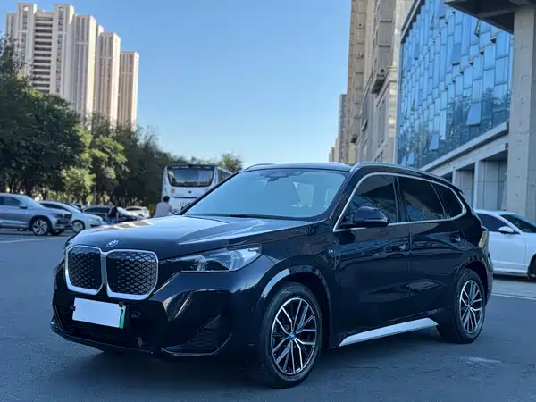 BMW iX1 2023