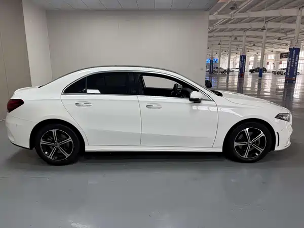 Mercedes-Benz A-Class 2022, фото 8