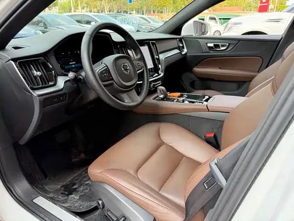 Volvo S60 PHEV 2023, фото 7