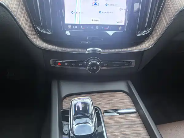 Volvo XC60 2023, фото 17