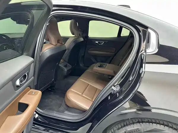 Volvo S60 2024, фото 6