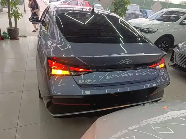 Hyundai Elantra 2023, фото 5