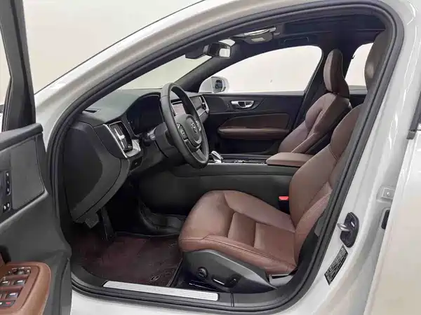 Volvo S60 2025, фото 11