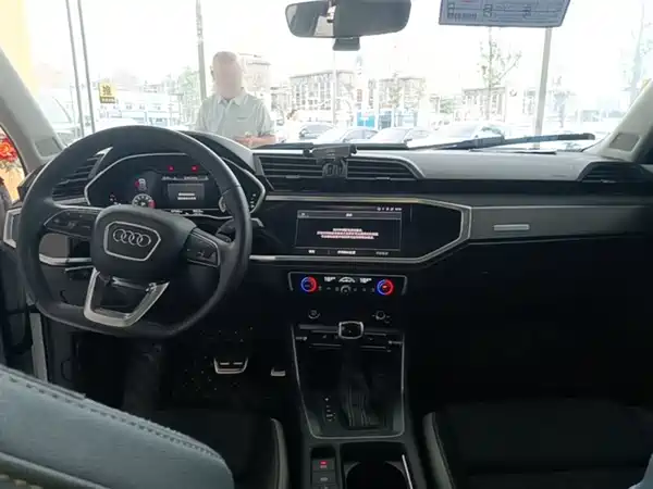 Audi Q3 2023, фото 9