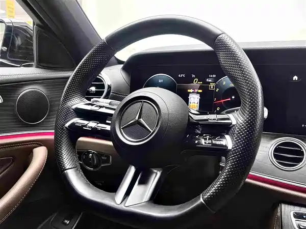 Mercedes-Benz E-Class 2023, фото 12