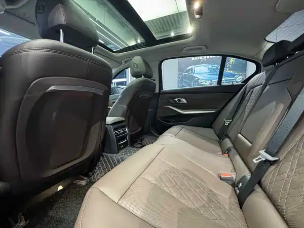 BMW 3 Series 2024, фото 6