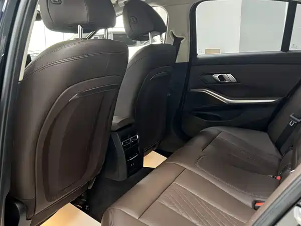 BMW 3 Series 2023, фото 17