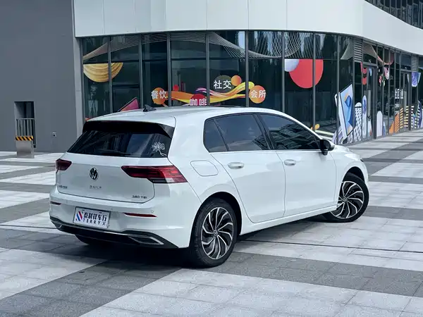 Volkswagen Golf 2023, фото 3