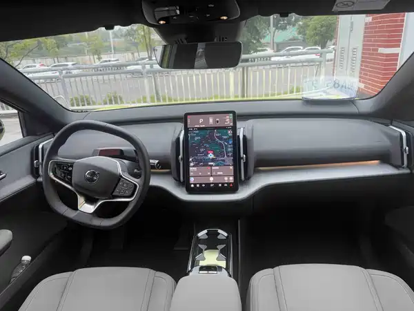 Volvo EX30 2025, фото 4