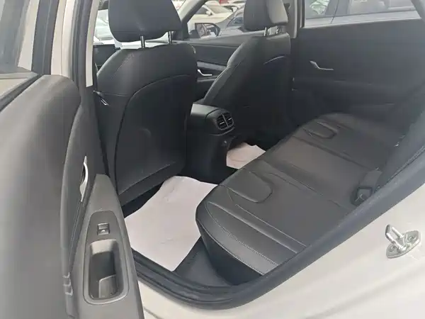 Hyundai Elantra 2023, фото 11