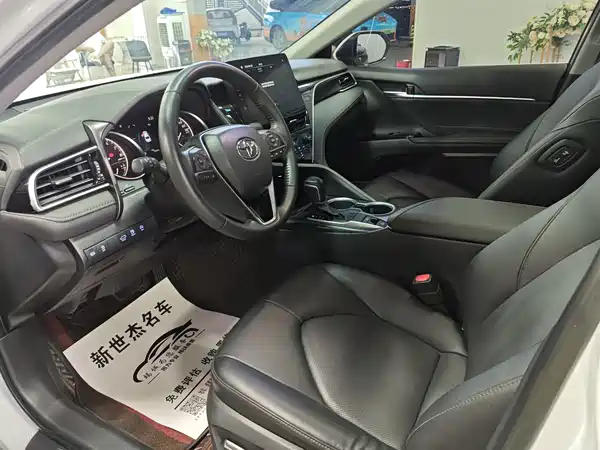 Toyota Camry 2023, фото 4