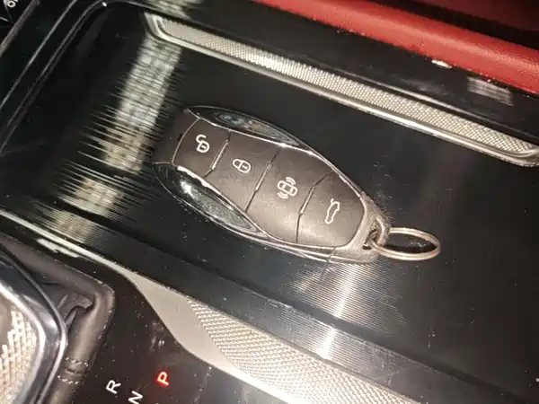 Hongqi H5 2025, фото 9