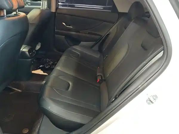 Hyundai Elantra 2023, фото 16