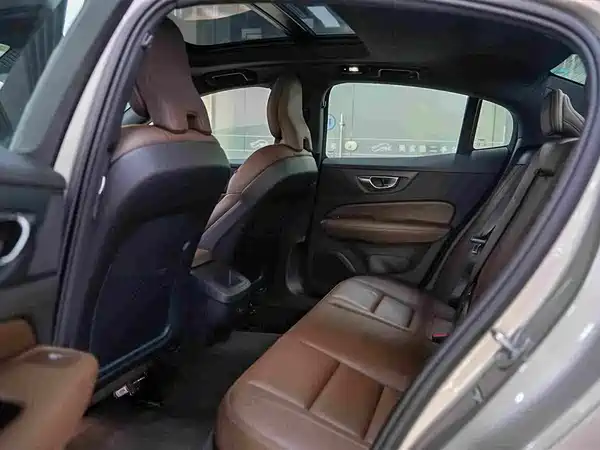 Volvo S60 2025, фото 5