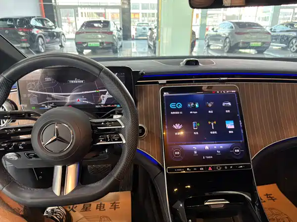 Mercedes-Benz EQE 2022, фото 13