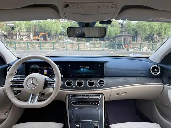 Mercedes-Benz E-Class 2022, фото 9