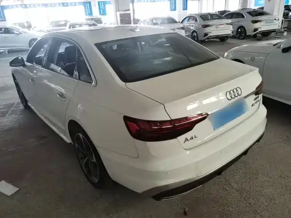 Audi A4L 2024, фото 4
