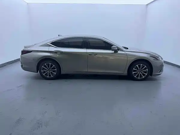 Lexus ES 2023, фото 12
