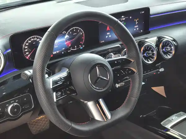 Mercedes-Benz A-Class 2025, фото 8