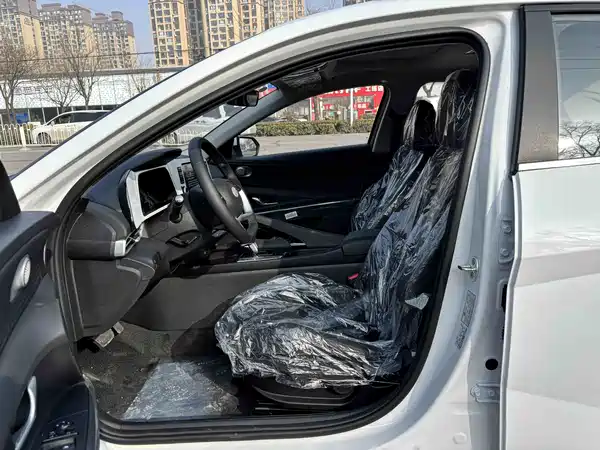 Hyundai Elantra 2023, фото 6