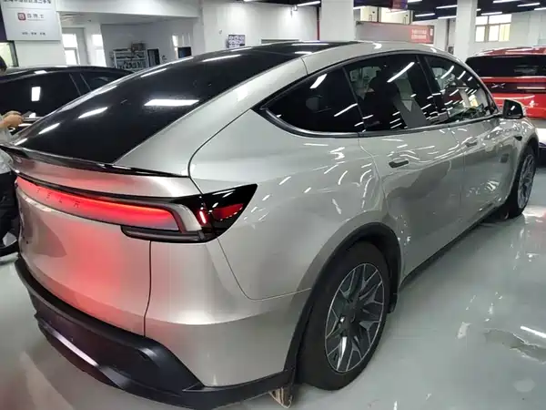 Tesla Model Y L 2025, фото 5