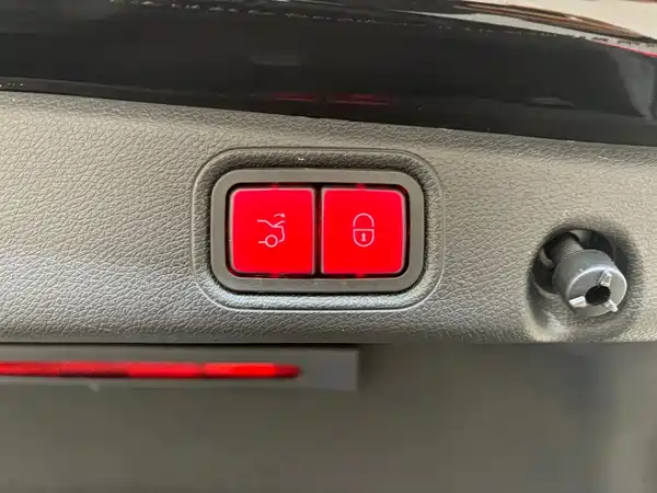 Mercedes-Benz E-Class 2022, фото 9