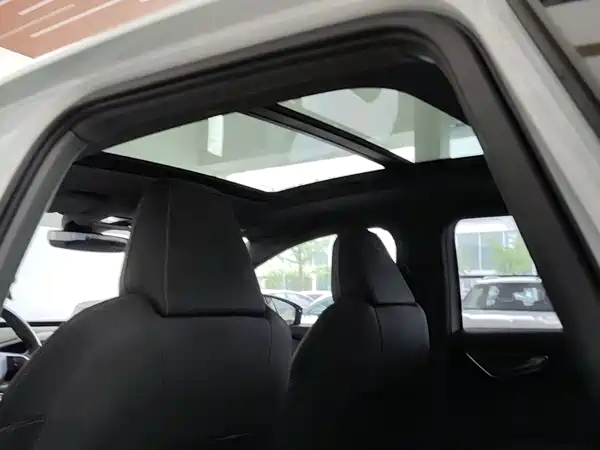 Audi Q4 e-tron 2023, фото 13
