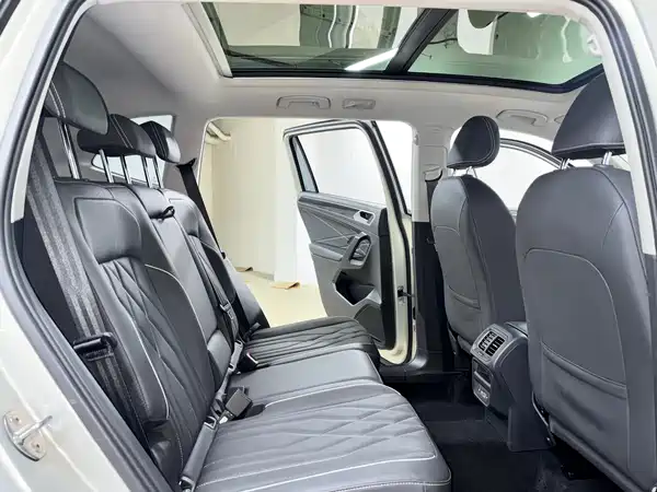 Volkswagen Tiguan L 2023, фото 9