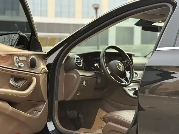Mercedes-Benz E-Class PHEV 2023, фото 4