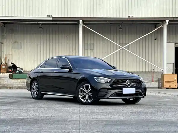 Mercedes-Benz E-Class 2022, фото 3