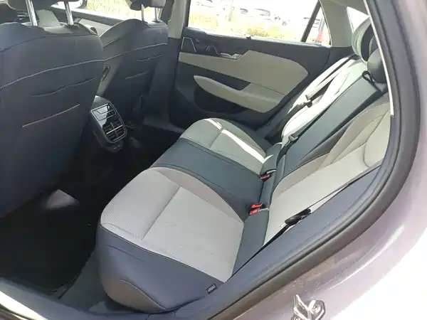 Volkswagen Passat 2025, фото 12