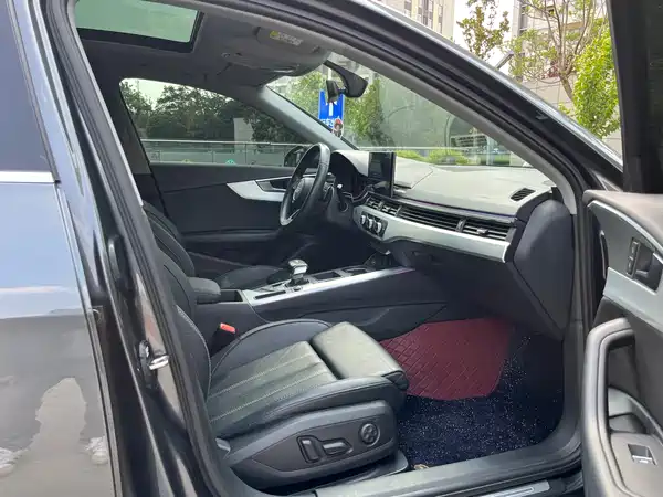 Audi A4L 2022, фото 21