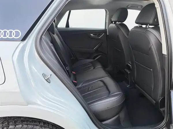 Audi Q2L 2023, фото 26