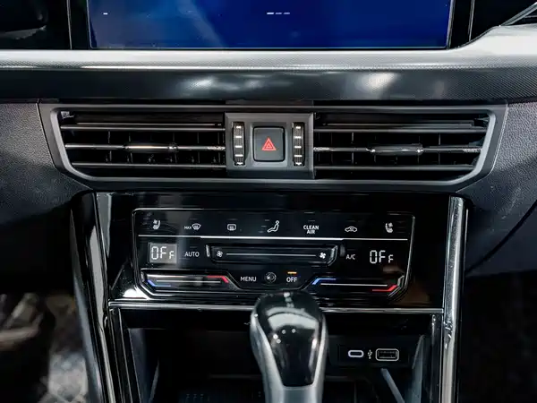 Volkswagen Passat 2023, фото 13