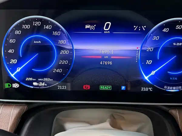 Mercedes-Benz EQE SUV 2023, фото 12