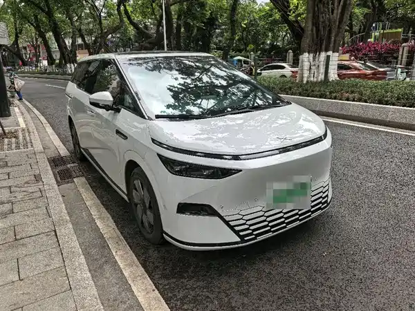 XPeng X9 2024, фото 2