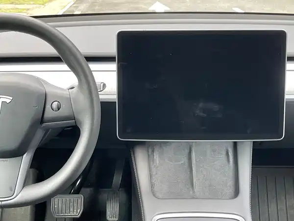 Tesla Model Y 2022, фото 21