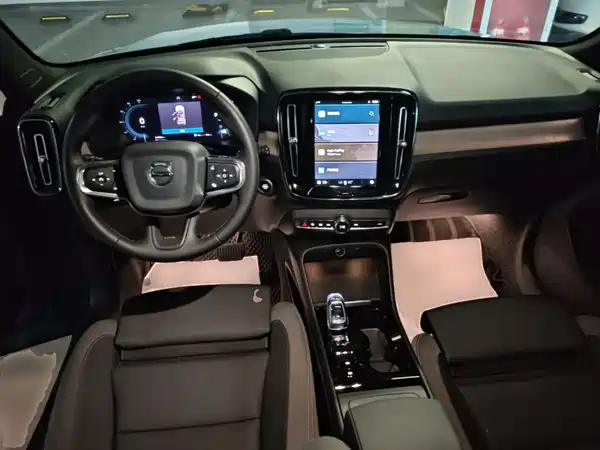 Volvo XC40 2024, фото 9