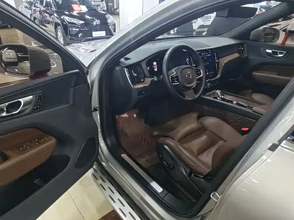 Volvo XC60 2023, фото 15