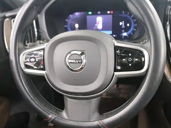 Volvo XC60 2023, фото 6