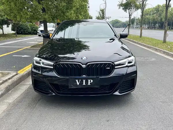 BMW 5 Series 2023, фото 2