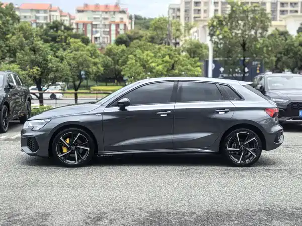 Audi A3 2023, фото 2