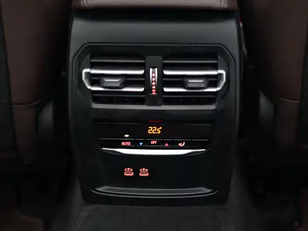 BMW 3 Series 2022, фото 24