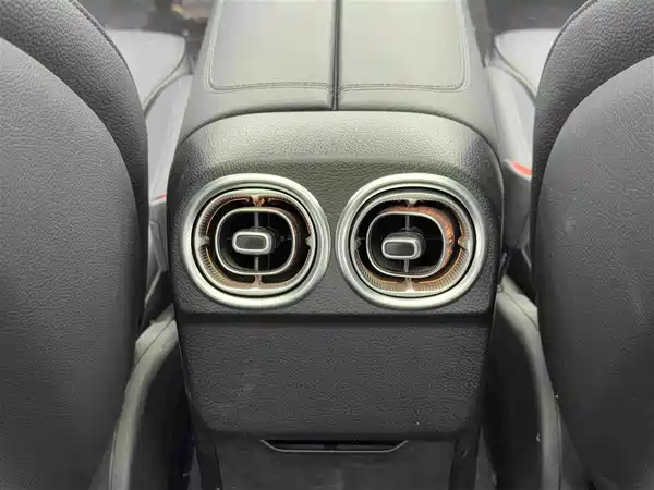 Mercedes-Benz C-Class PHEV 2023, фото 11